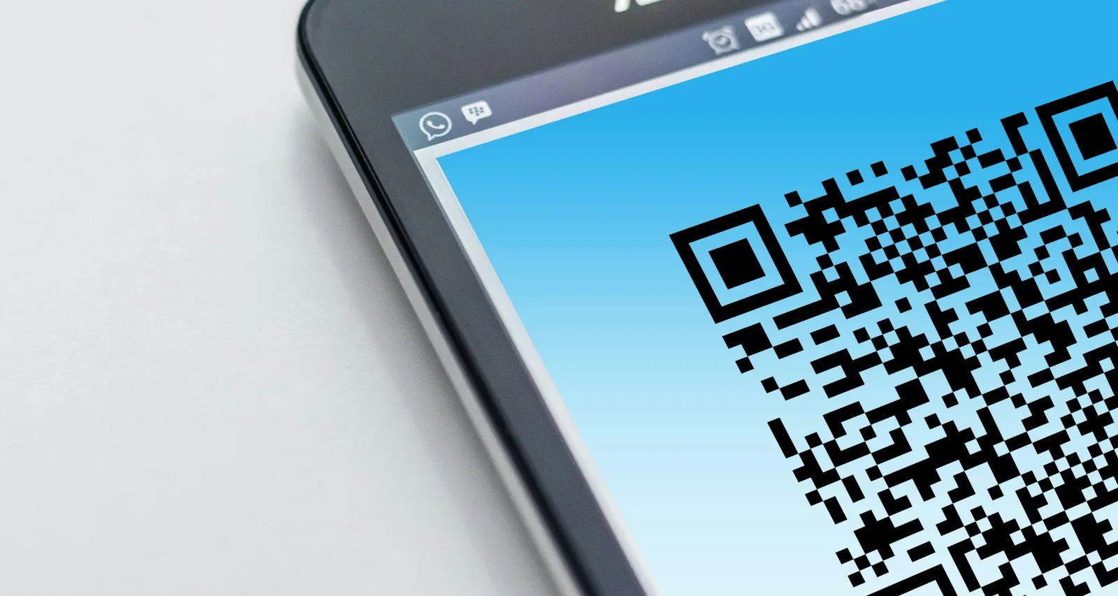 QR-код для защиты прав потребителей в магазинах Омана.