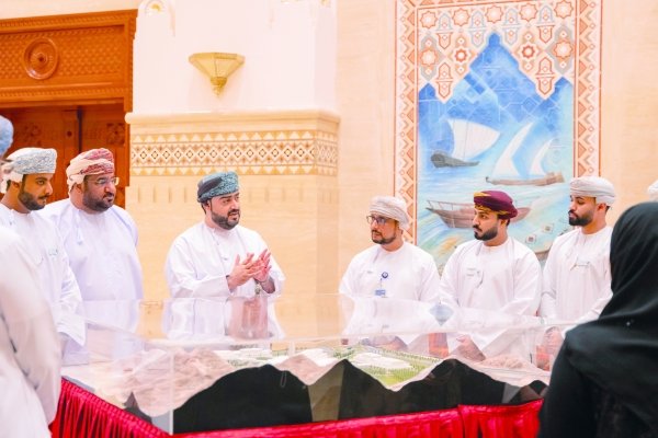 Студенты Ибри в Majlis Ash'shura