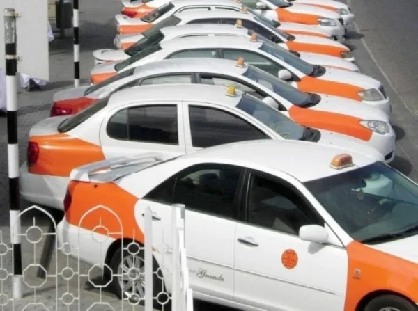 Предупреждение Минтранса Омана о нелицензированном такси-приложении Elyk Taxi.