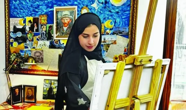 Абстрактные формы и яркие цвета в оманском искусстве.